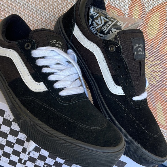 Vans WMNS Gilbert Crockett
Blackout
VN0A5JIF10J
Sneakers - Picture 9 of 16